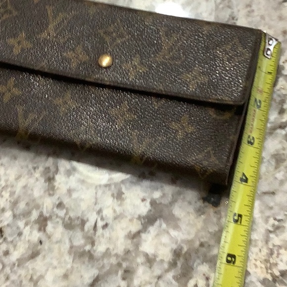 Authentic Louis Vuitton wallet - Picture 11 of 16